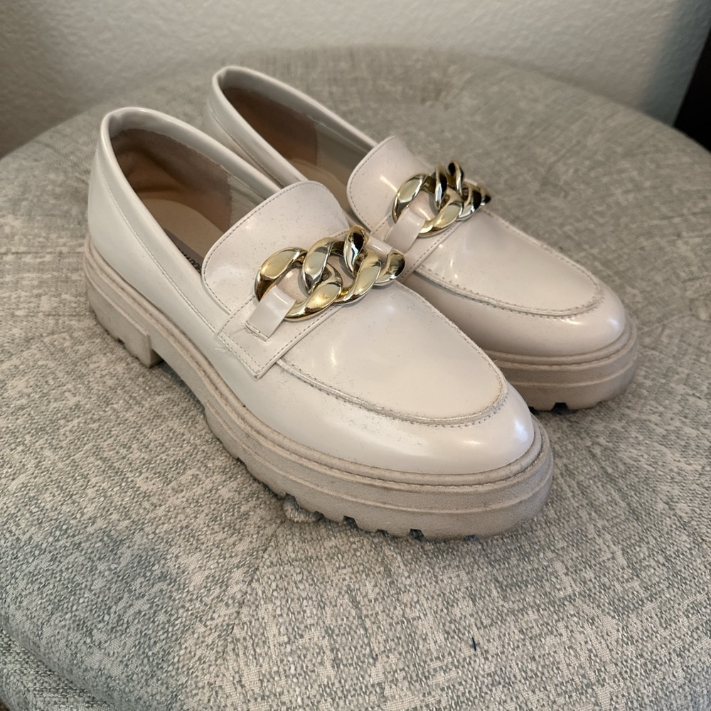 Steve Madden Cream Loafers with Gold Chain